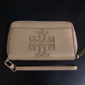 Tory Burch Bombe T wristlet